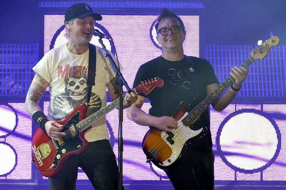 Mark Hoppus aseguró estar avergonzado por la cancelación de las presentaciones.