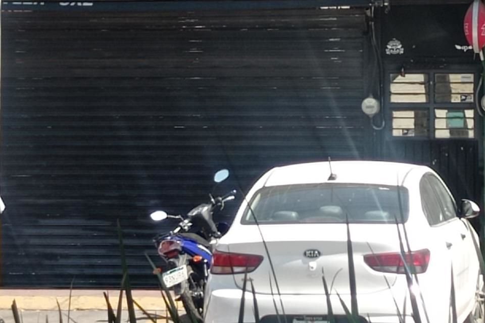 Después de haber tomado una cerveza en un bar de Oblatos, la mujer se sintió mal y la llevaron a urgencias, pero falleció. Hasta el mediodía de hoy, el establecimiento no tenía sellos de clausura.