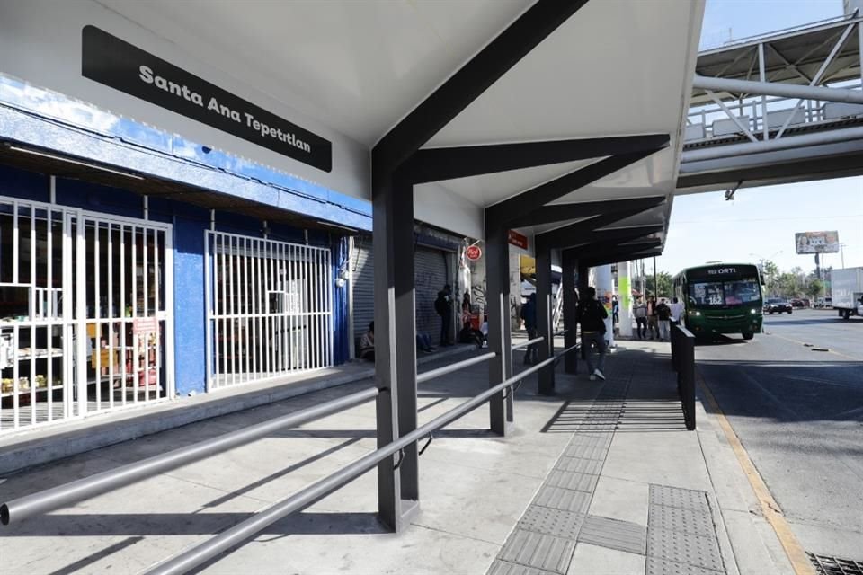 Son 16 estaciones en ambos sentidos de la circulación, entre Punto Sur y Periférico.