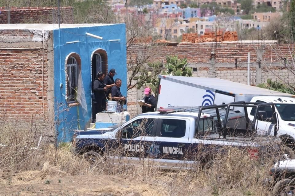 Cuanto elementos policiales llegaron a la ubicación donde se localizaba el cadáver, los recibió un fuerte olor a putrefacción.