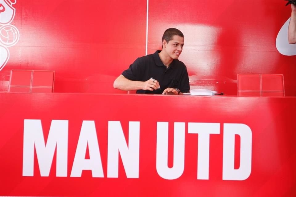 Pasaron ya 14 años desde que 'Chicharito' emigró a Europa como una joven promesa del fútbol internacional, para llegar al Manchester United.