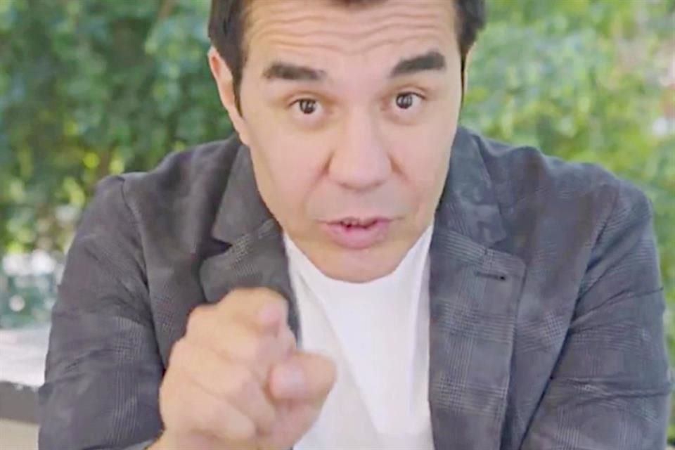 El actor grabó un video donde se destapa... aunque en realidad es promoción de su nueva película.