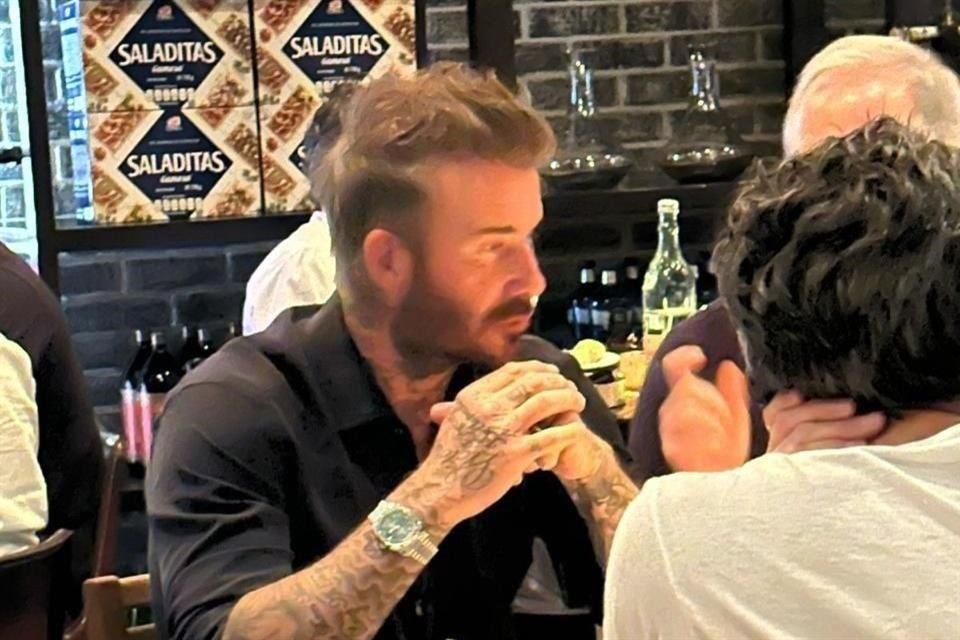 David Beckham llegó a la Ciudad y fue visto comiendo en un restaurante de San Pedro.