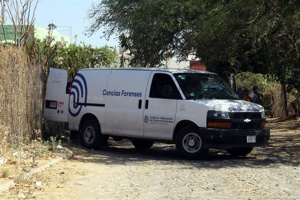 La Comisaría de Tlaquepaque informó que se desconocía el sexo de la víctima y las causas de muerte, pues el cuerpo estaba cubierto con tela negra.