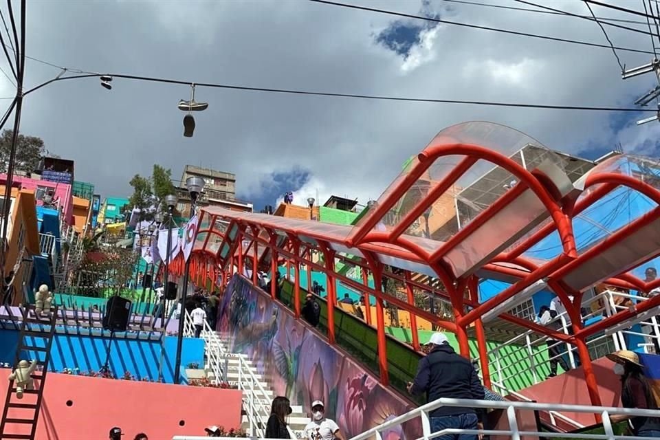 La escalera eléctrica mide 58 metros, el proyecto fue denominado como Sistema de Desplazamiento Peatonal Mecanizado en Zona de Laderas.