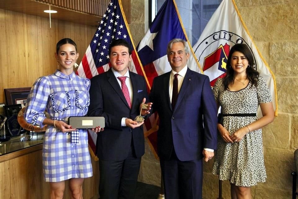 Tras sostener una reunión con el Alcalde de esa ciudad, Steve Adler, el emecista recibió esa distinción, primera que entregan a un Mandatario electo de la entidad.