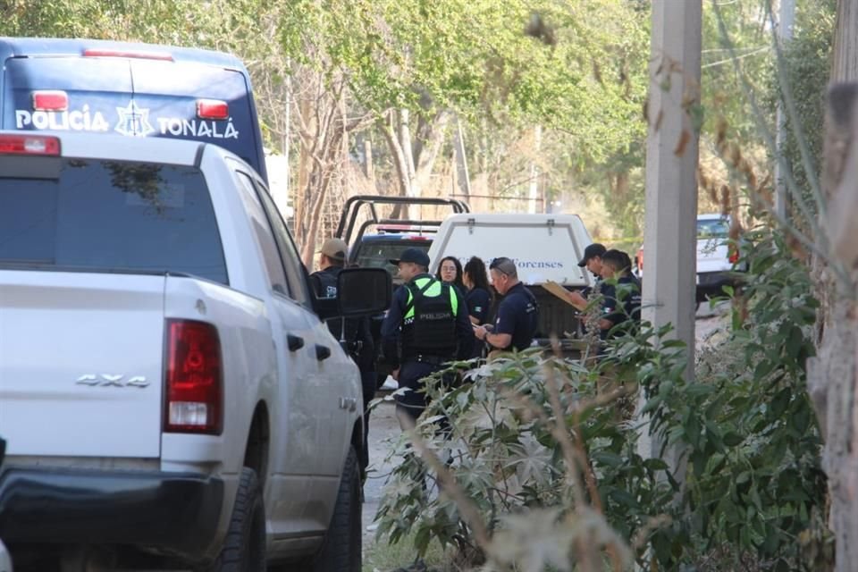 El cadáver de un hombre fue abandonado atrás de la Secundaria Técnica 171 en San Gaspar, Tonalá.
