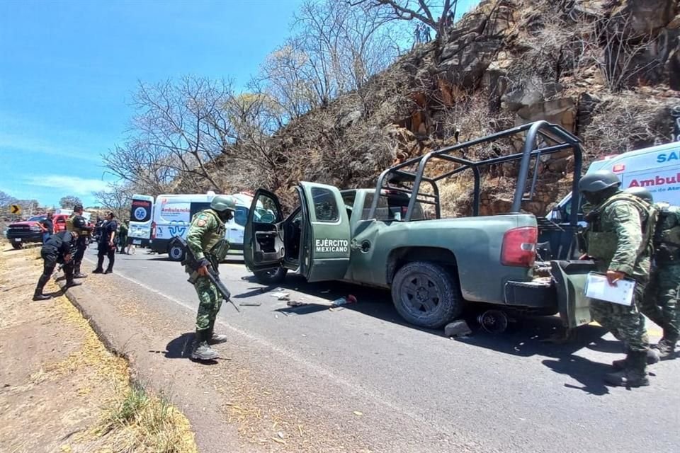 Los heridos fueron trasladados en aviones de la Sedena hacia el hospital militar en Guadalajara.