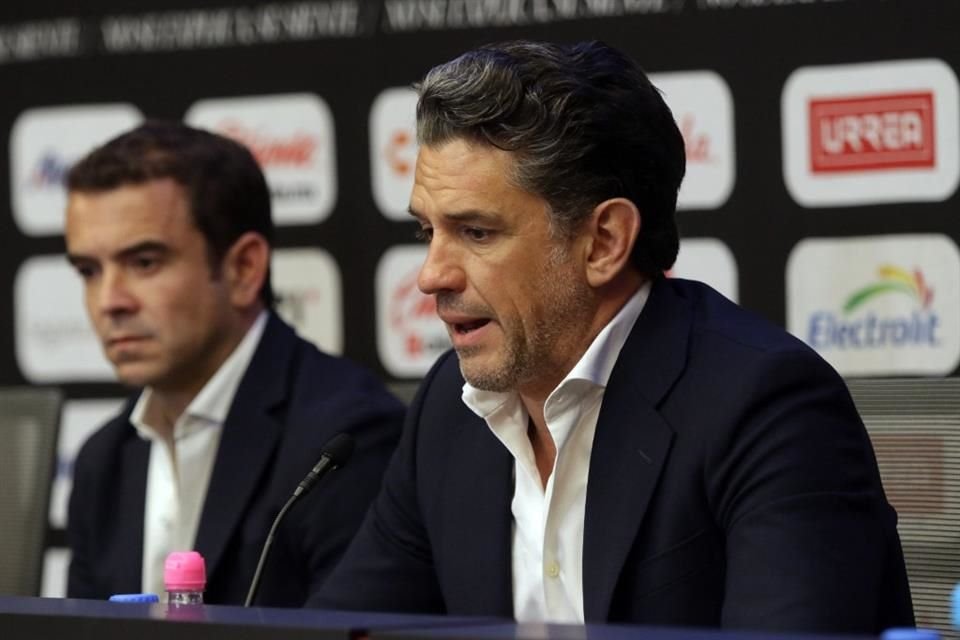 Alejandro Irarragorri agradeció la entrega de José Riestra.