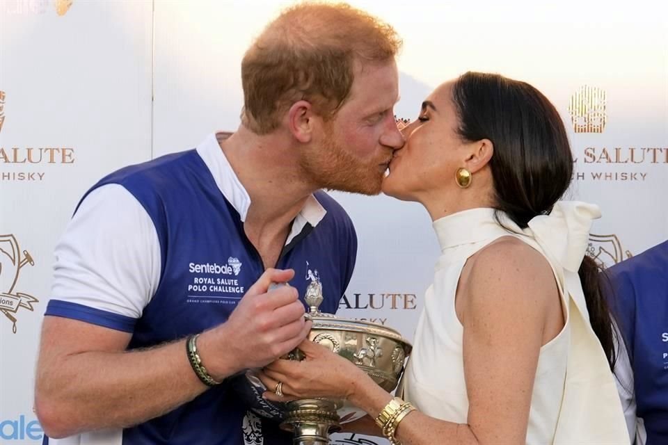 El Príncipe Enrique participó en un partido de polo benéfico, el cual fue grabado por Netflix para una miniserie centrada en ese deporte.