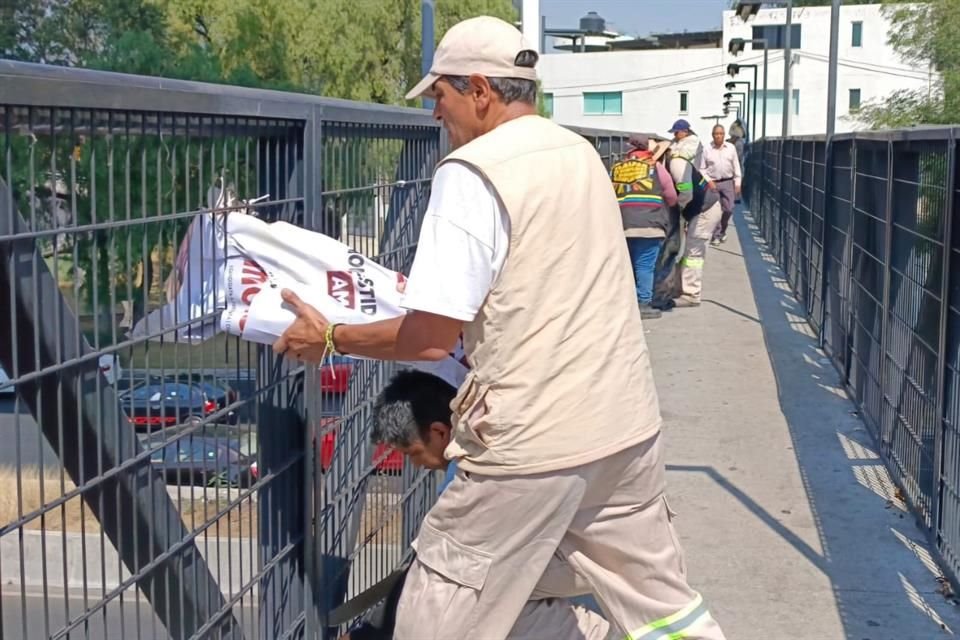 El operativo se realizó en vialidades y calles donde la propaganda ponía en riesgo a peatones y a conductores, ya que se encontraban colocados sobre señalética.