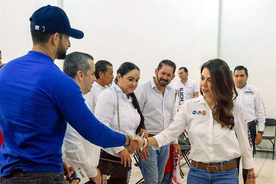 Laura Haro estuvo en  Tuxpan, Zapotiltic y Tamazula de Gordiano.