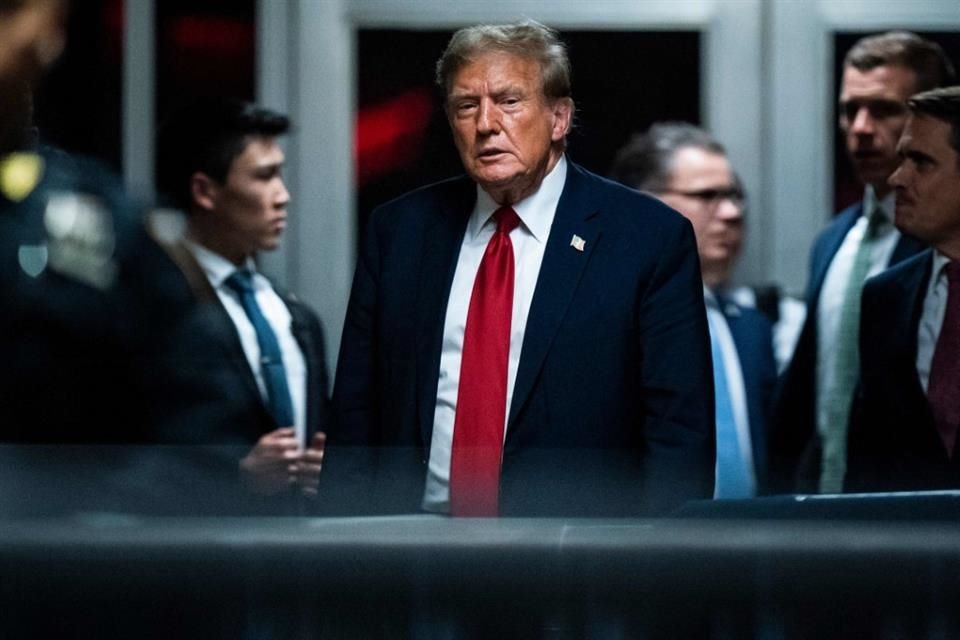 El ex Presidente Donald Trump sale de la carcel de Manhattan, en Nueva York, el 15 de abril del 2024.