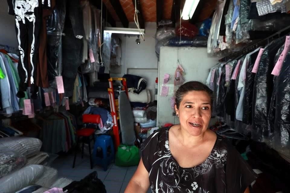 AFECTACIÓN. Aunque en BJ sólo recogen las prendas y las lavan en ÁO, los clientes han bajado en el negocio de Gilda Flores.