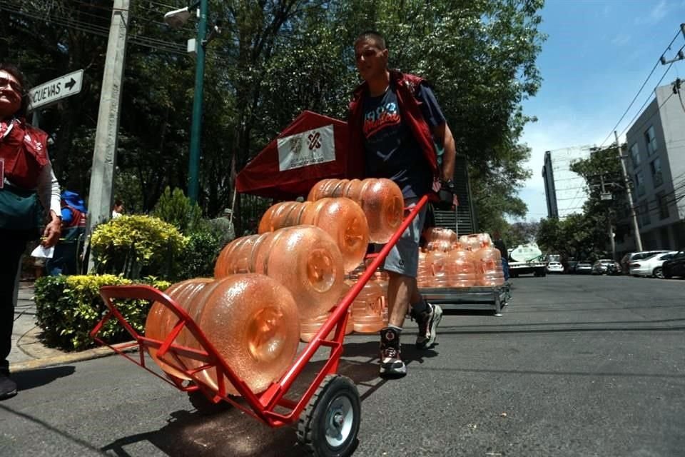 De las potabilizadoras a los vecinos afectados.