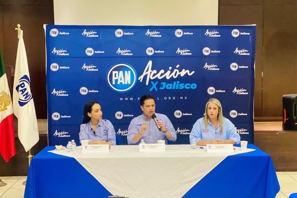 Claudia Murguía, diputada local del PAN; Juan Pablo Colín, dirigente estatal del PAN y Paulina Rubio, diputada federal del PAN.