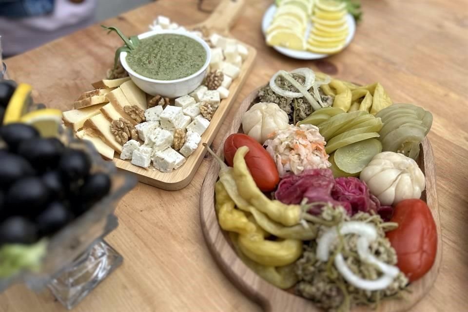 Los georgianos admiran de los vascos la innovación, por lo que han emprendido un proyecto de enseñanza asesorado por el Basque Culinary Center (BCC): la Facultad de Gastronomía (País Vasco).