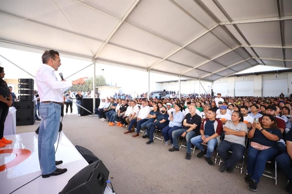 El candidato de MC se reunió esta mañana con trabajadores de una empresa a Tlaquepaque.