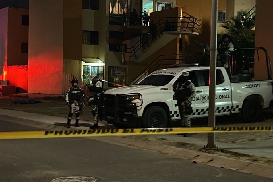 Un hombre de aproximadamente 25 años de edad fue asesinado en calles de la Colonia Lomas del Mirador, en Tlajomulco.