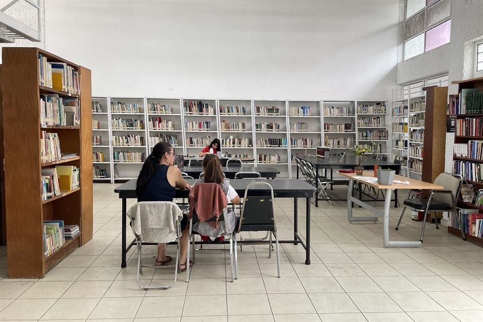 La Biblioteca Severo Díaz Galindo está en buenas condiciones, pero tiene acervos viejos.