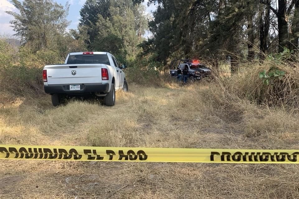 Un cadáver abandonado junto a un scooter destrozado, fue hallado cerca de Carretera a Morelia, a la altura de Santa Cruz de las Flores.