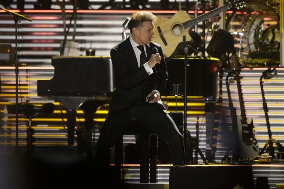 El Mariachi Vargas entonó 'Las Mañanitas' para Luis Miguel.