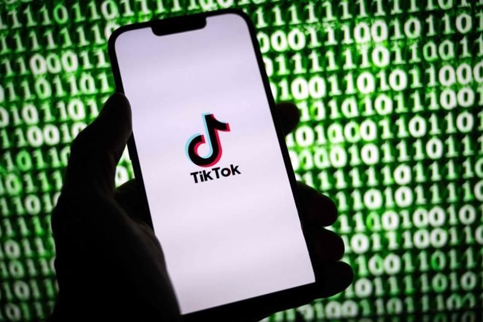 El Senado aprobó el martes un proyecto de ley que obligaría a vender o prohibir TikTok y ayer el Presidente Biden firmó el proyecto de ley.