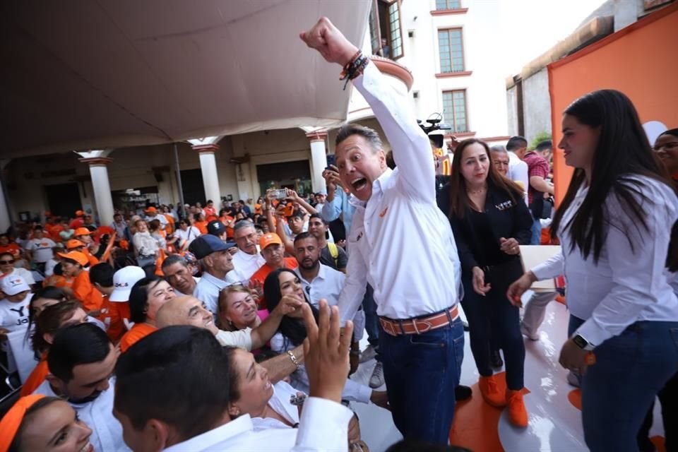 Pablo Lemus visitó ayer Tamazula y Tecalitlán, donde pidió contratar el trabajo de los Gobiernos de MC con los de otros partidos.