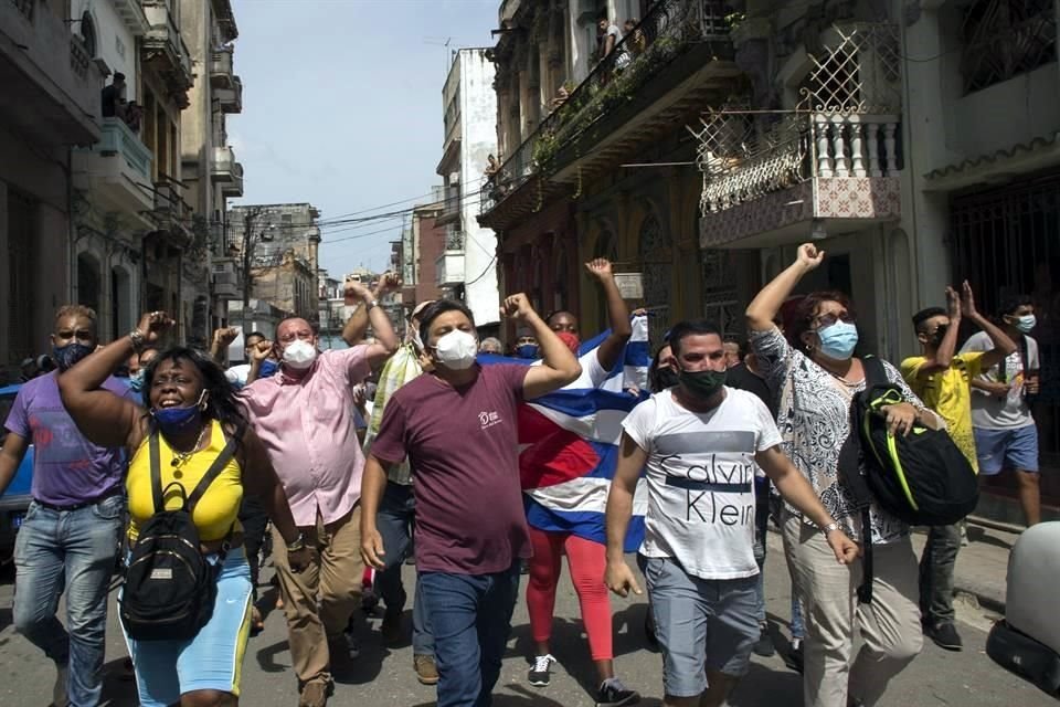 Las protestas iniciaron de modo espontáneo el domingo pasado. Hay decenas de detenciones.