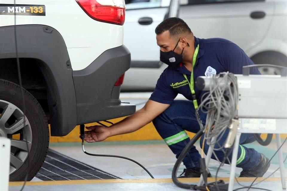 Solo los autos que circulen por el AMG deberán cumplir con la verificación vehicular, pues no hay centros de revisión en el interior del Estado.