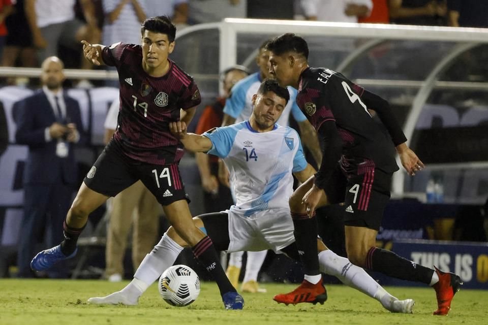 México buscará su pase a Cuartos ante El Salvador.