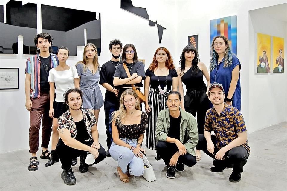 Organizada por Fama Monterrey, la exposición reúne propuestas de 17 artistas emergentes.