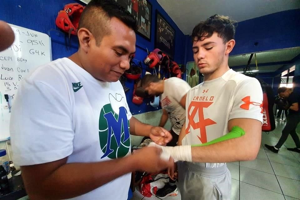 El sobrino de Saúl 'Canelo' Álvarez, Johan Álvarez, tendrá la próxima semana su segunda pelea profesional, frente a Owen Rodríguez.