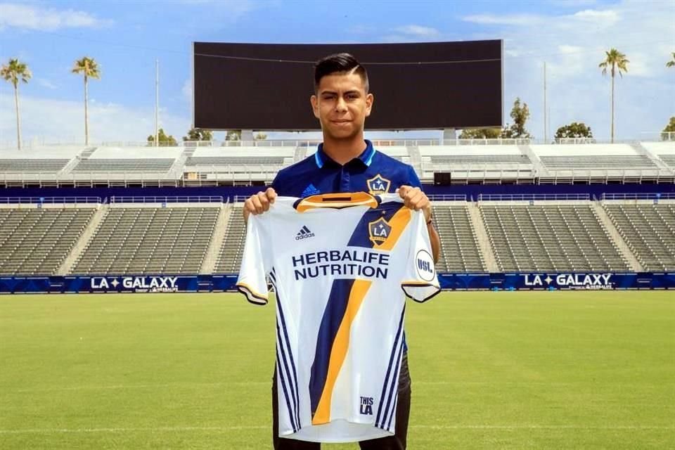 El jugador mexicano seguirá vinculado al Galaxy hasta el 2023.