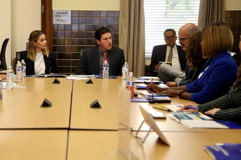 Samuel García se reunió con integrantes del Departamento de Administración de Transporte de Texas.