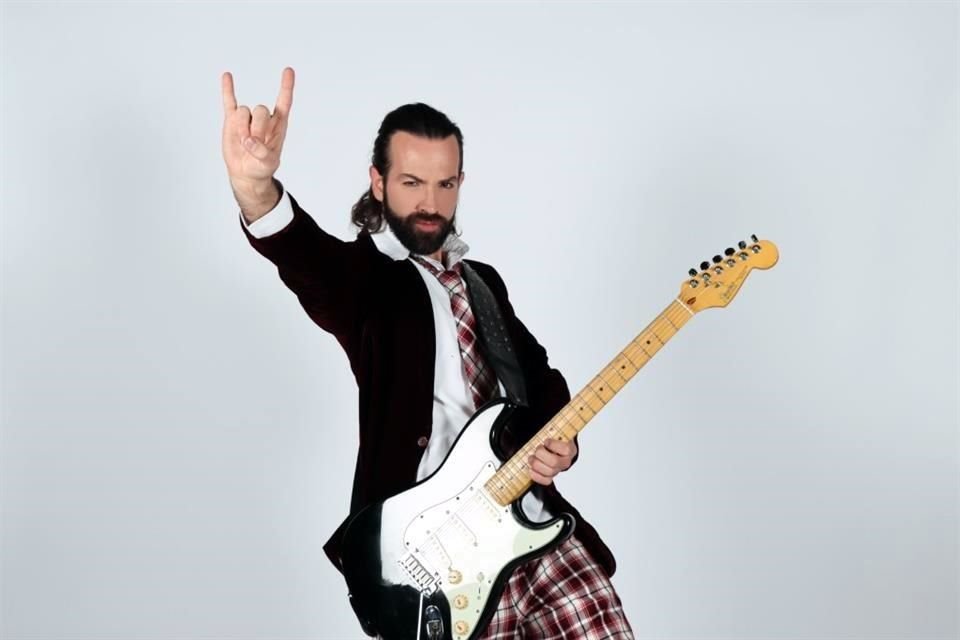 Diego de Erice da vida a Dewey, el falso maestro rockero protagonista.