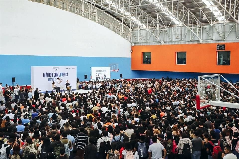 Álvarez Máynez en su encuentro con estudiantes de la Universidad Autónoma del Estado de Morelos.