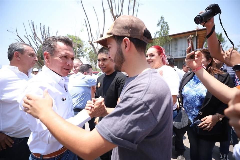 Lemus acudió al Centro Regional de Educación Normal de Zapotlán El Grande, donde dialogó con los estudiantes.