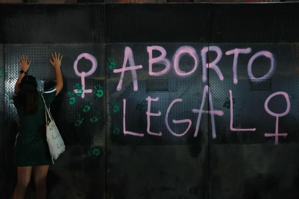 Aunque ya hay un recurso legal sobre la despenalización del aborto voluntario en Jalisco, deben diputados recibir notificación y derogar los artículos del Código Penal.