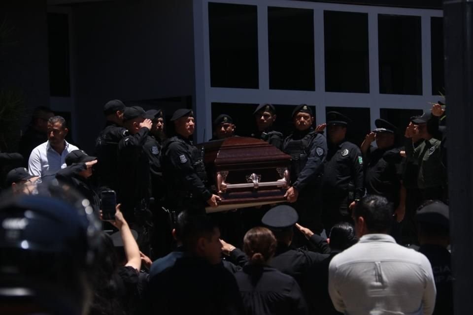 Autoridades dieron el último adiós y homenajearon a Gerardo Daniel Insúa Casao, Comisario Jefe de Supervisión General, quien fue asesinado el sábado en Tlajomulco.