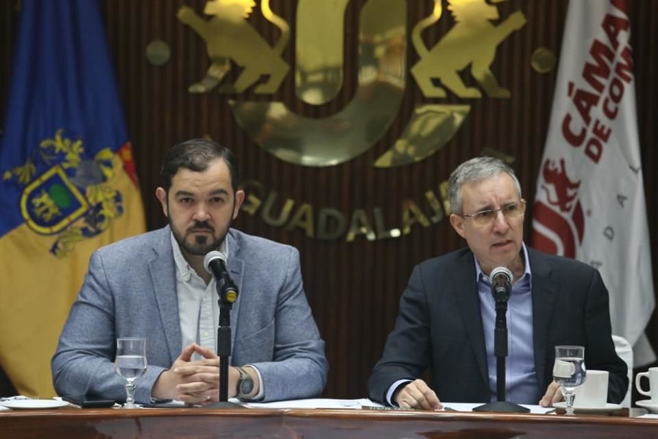 Rodrigo Solá y Guillermo Velasco, autores de 'La Rebelión de la Clase Media'.