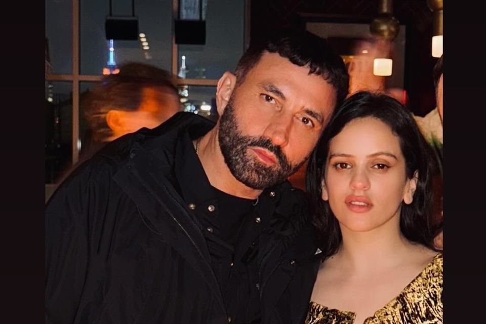 Riccardo Tisci también compartió una foto junto a Rosalía.