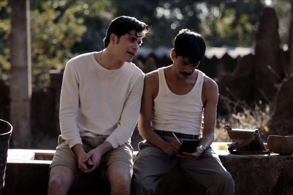 Escena de Un Mexicano en la Luna, de Francis Levy Lavalle, Techus y José Luis Yáñez López.