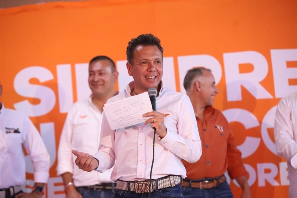 Pablo Lemus, candidato de MC por la Gubernatura, prometió cubrir el tratamiento para niños con cáncer en un 100 por ciento.