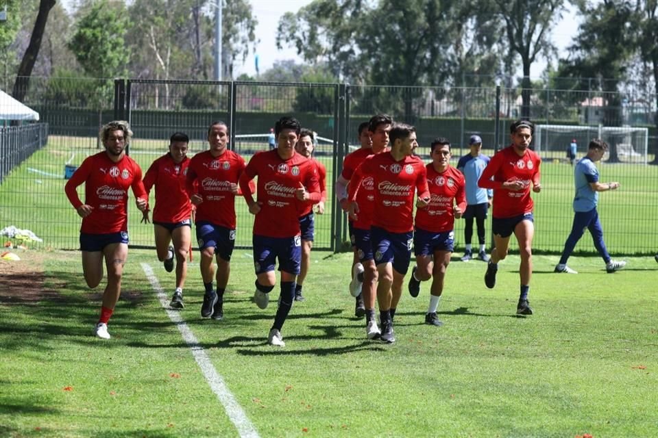 Las Chivas regresaron hoy a los entrenamientos de cara a su próximo compromiso en el inicio de la Liguilla.
