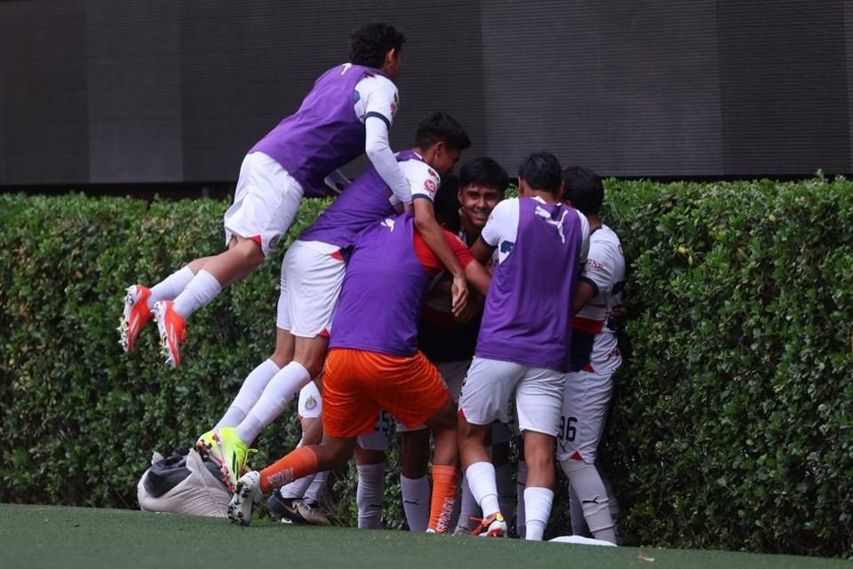 Las Chivas Sub 16 remontaron y vencieron 3-1 al Atlas, para pegar primero en la Ida de la Final de la categoría.