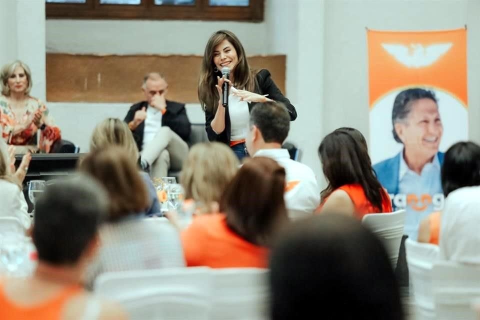 La candidata a Presidenta de Guadalajara por MC, Verónica Delgadillo, presentó los 10 ejes que componen su propuesta de seguridad.