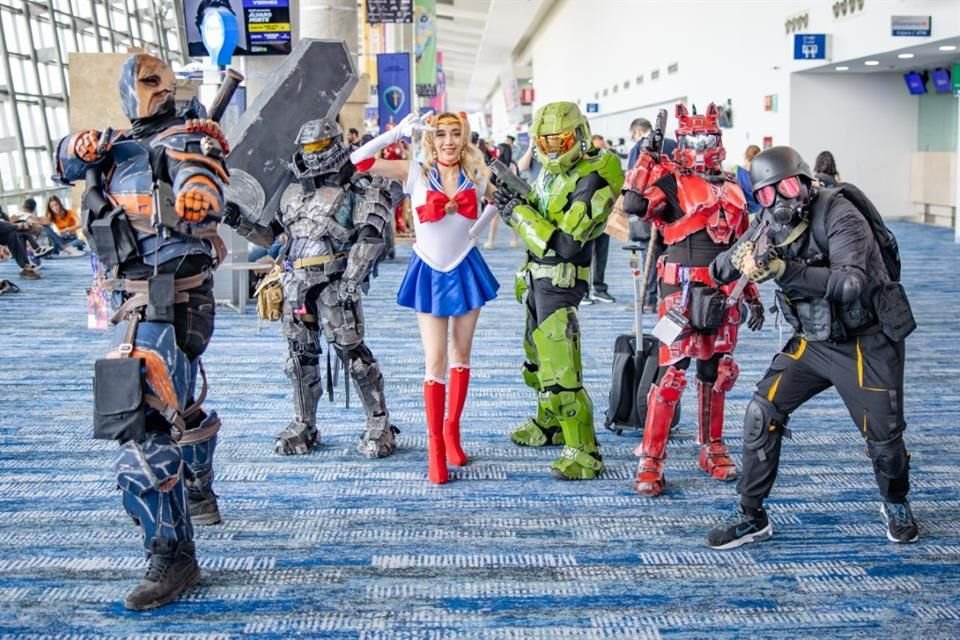 En oootro universo muy alterno, Deathstroke, los personajes de Call of Duty y Sailor Moon son amigos.