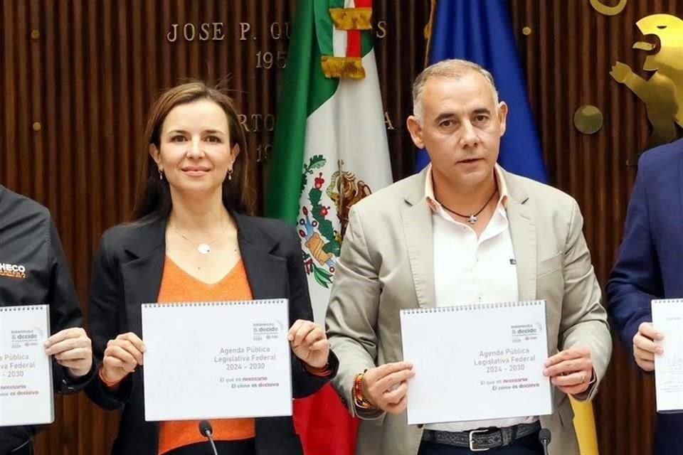 Alberto Esquer y Mirza Flores, participaron en el foro 'Infórmate y Decide'.