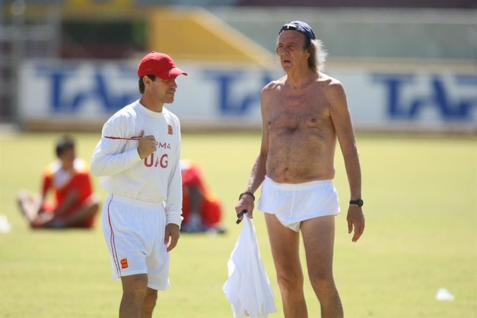 Jaime Ordiales y César Luis Menotti en un entrenamiento de los Tecos de la UAG en 2007.